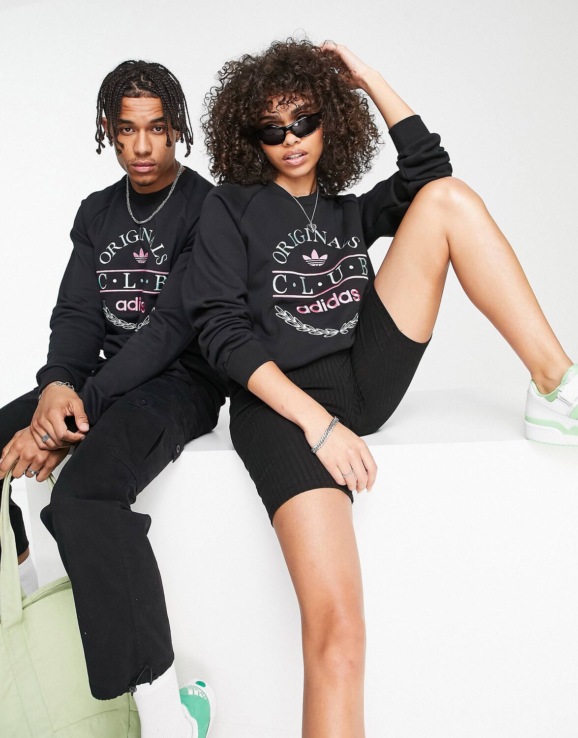 

Черный свитшот adidas Originals 'Sports Resort' Club с графикой спереди