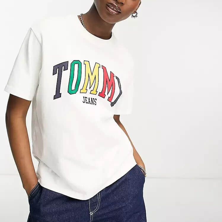 

Футболка Tommy Jeans Pop Varsity Logo, белый