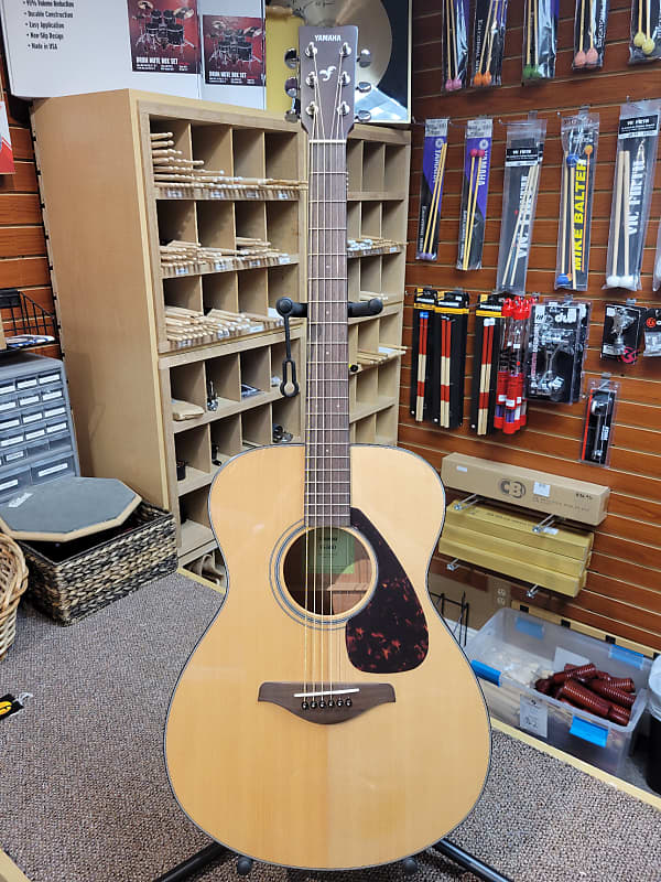 Yamaha FS800 Solid Spruce Top OM Acoustic Guitar Natural цена и фото