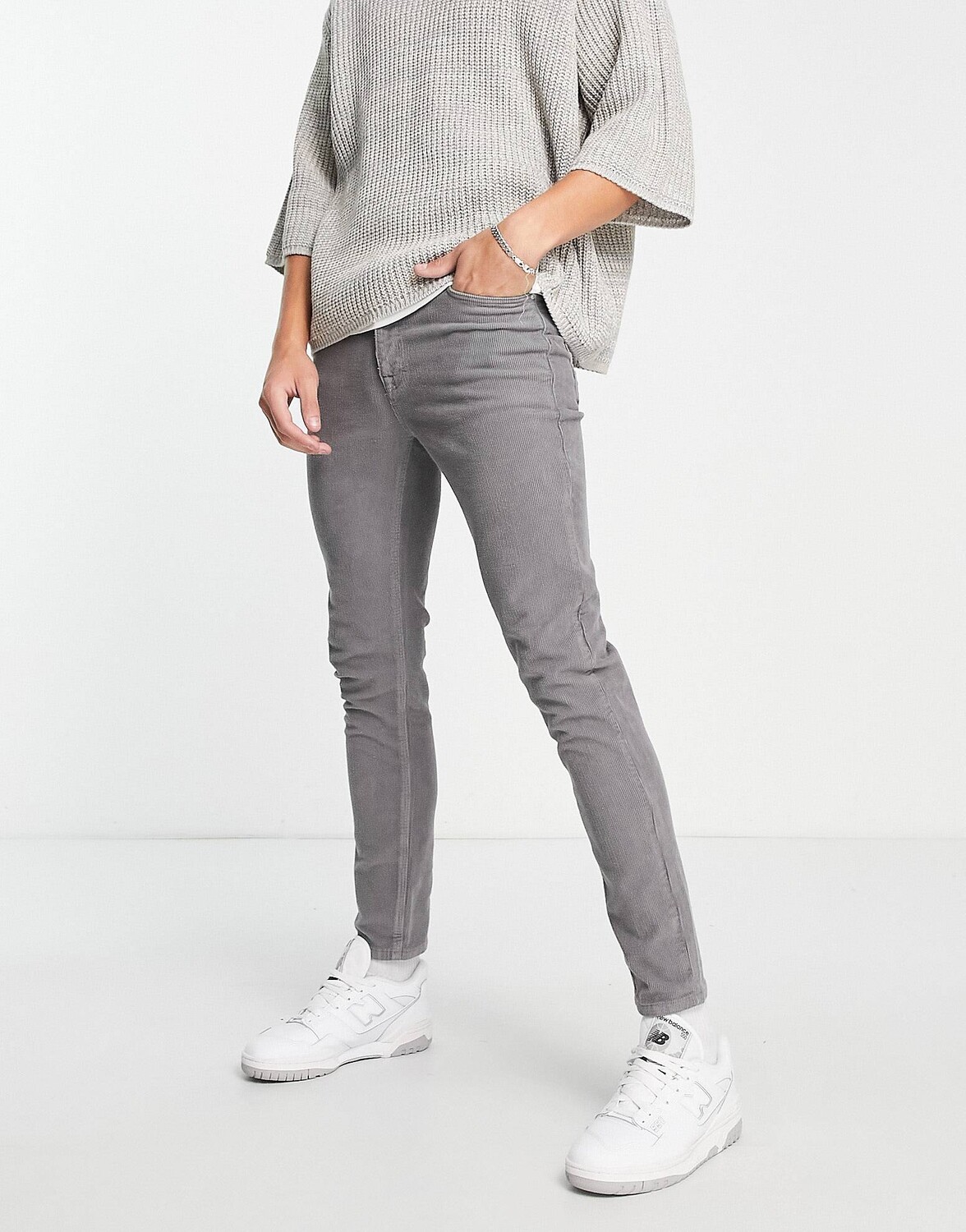

Темно-серые эластичные вельветовые джинсы скинни ASOS DESIGN