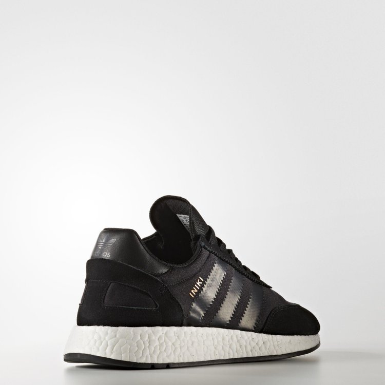 Adidas store iniki cores