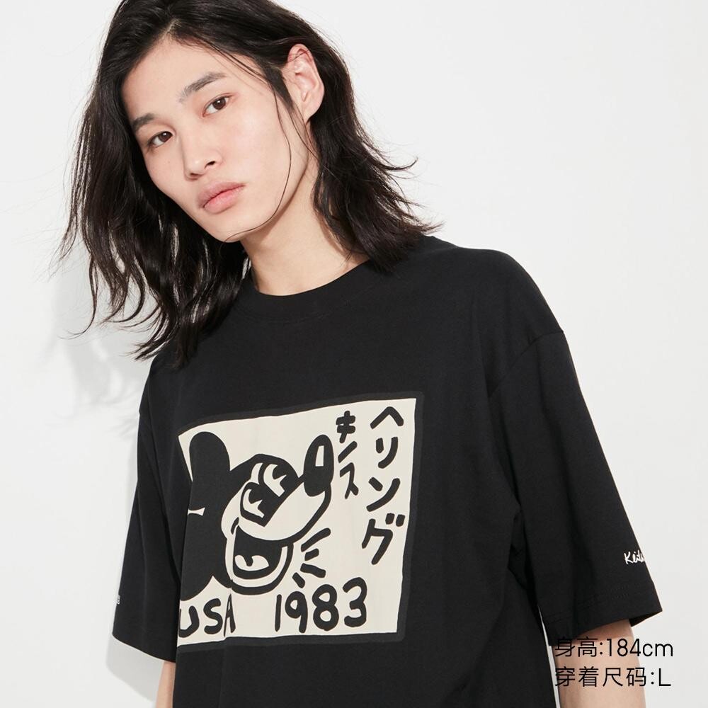 

Футболка с принтом унисекс Uniqlo, черный
