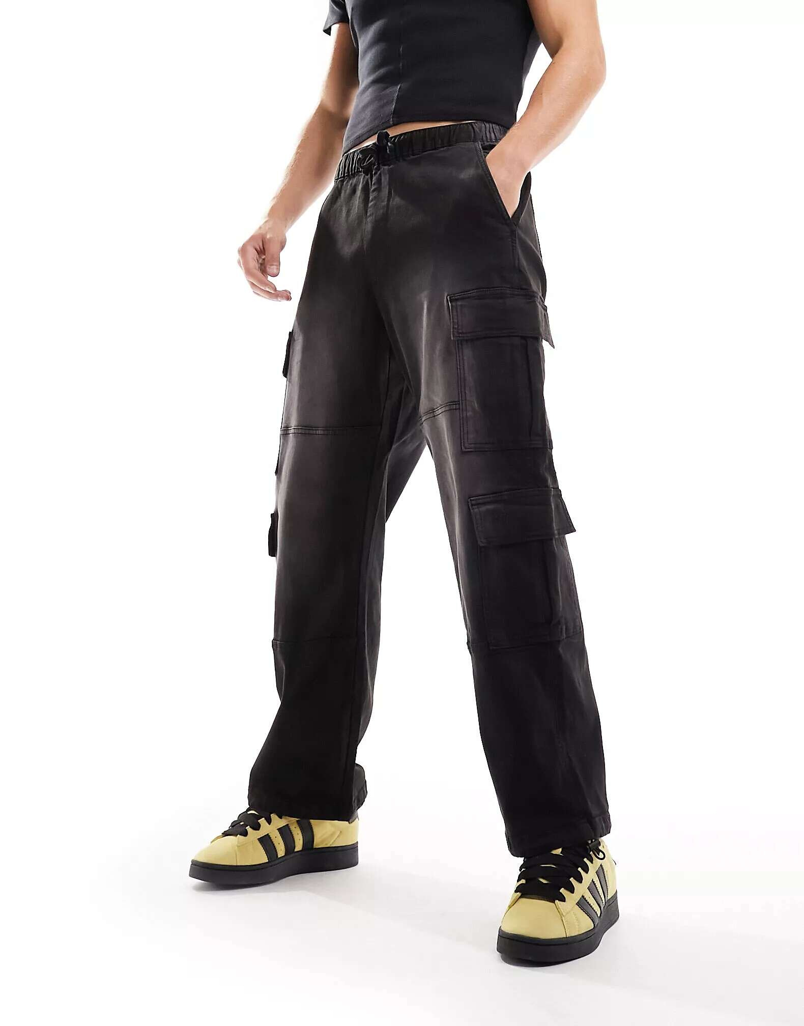 Черные брюки карго с карманами Bershka