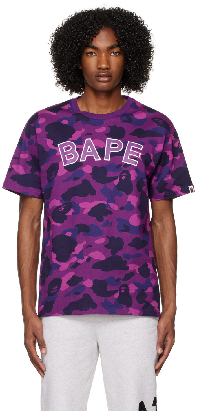 

Фиолетовая футболка Bape с камуфляжным принтом