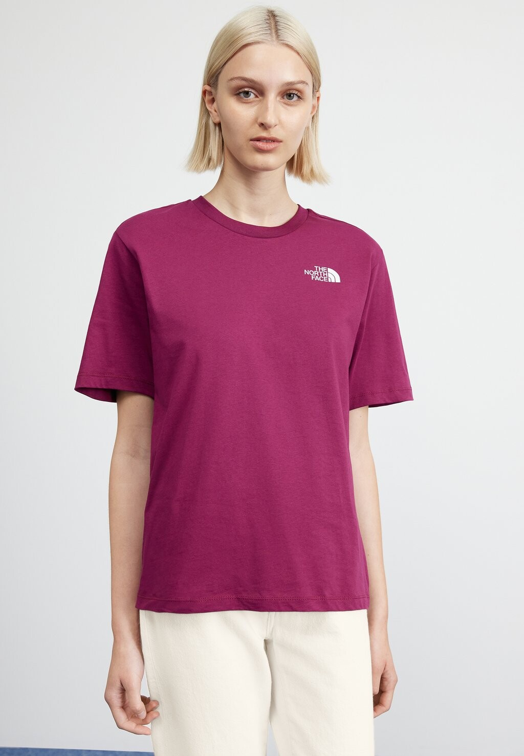 

Базовая футболка The North Face RELAXED SIMPLE DOME, цвет boysenberry