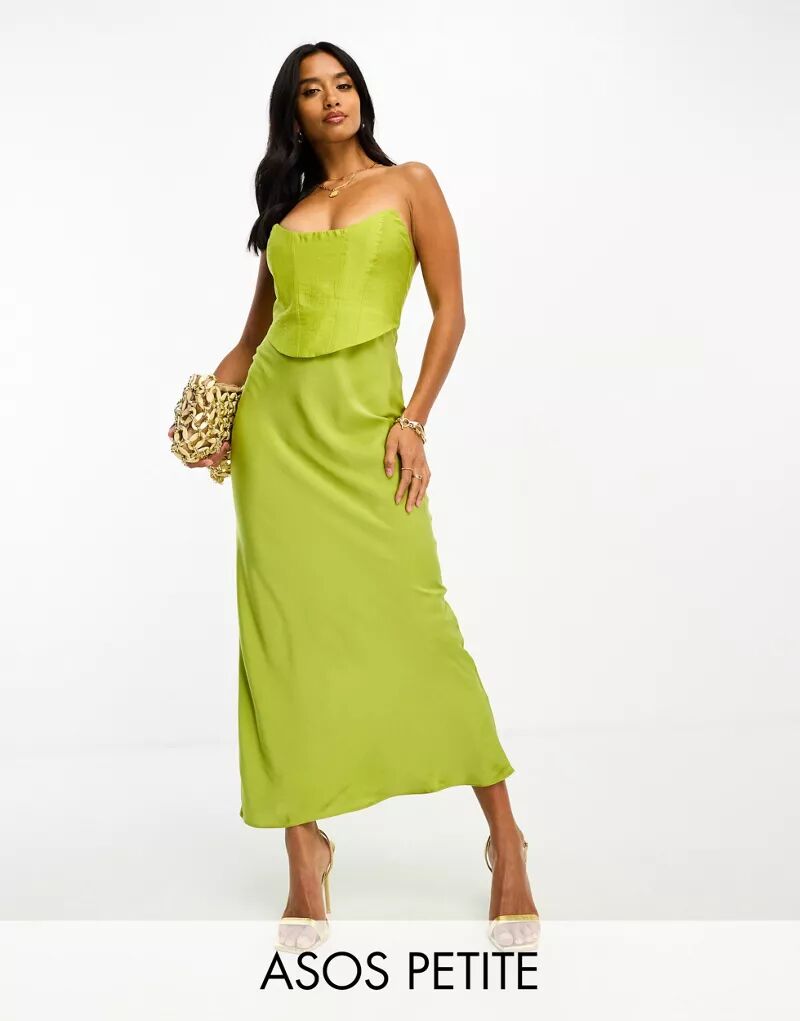 Платье-комбинация макси ASOS DESIGN Petite с овальным вырезом, корсетом и контрастной тканью оливково-зеленого цвета