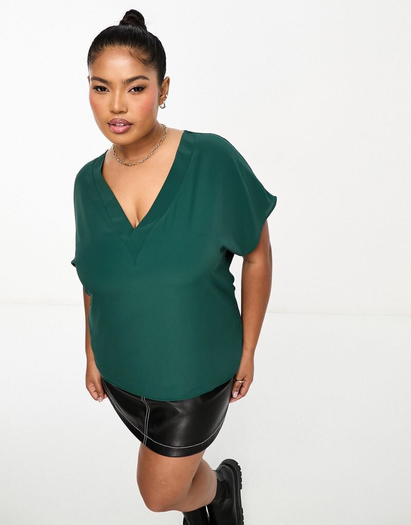 

Зеленая тканая футболка с v-образным вырезом ASOS DESIGN Curve