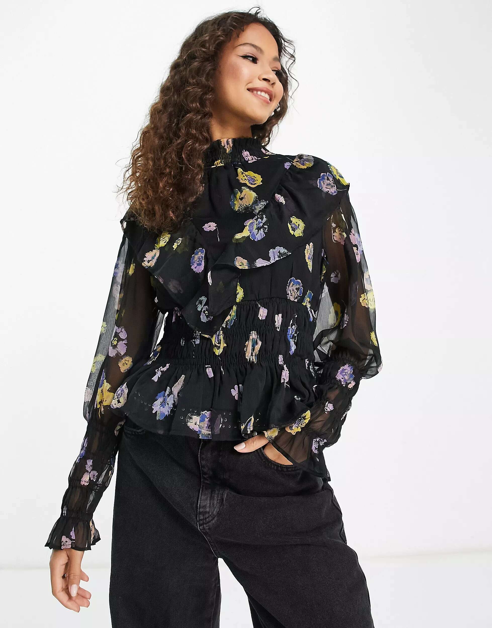 Блузка с присборками Vero Moda с цветочным принтом блузка с запахом vero moda сиреневого цвета с ярким цветочным принтом