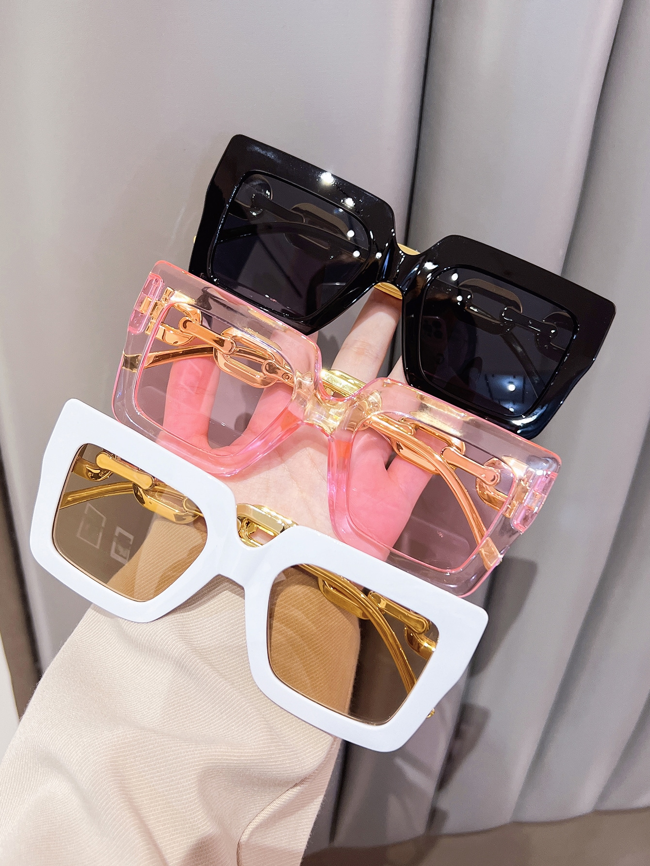 Женские солнцезащитные очки с большой квадратной цепочкой цена и фото