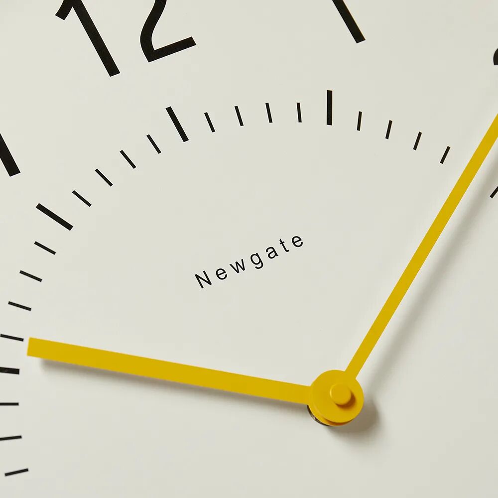 Newgate Clocks Настенные часы Монополия, желтый настольные часы rhythm lcd clocks lct076nr02