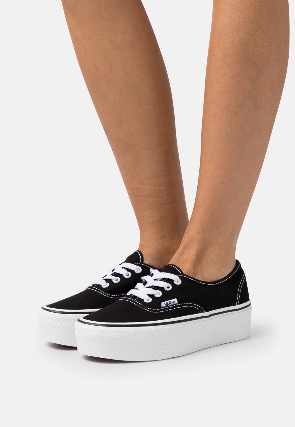 

Кроссовки Vans Authentic Stackform, черный / белоснежный