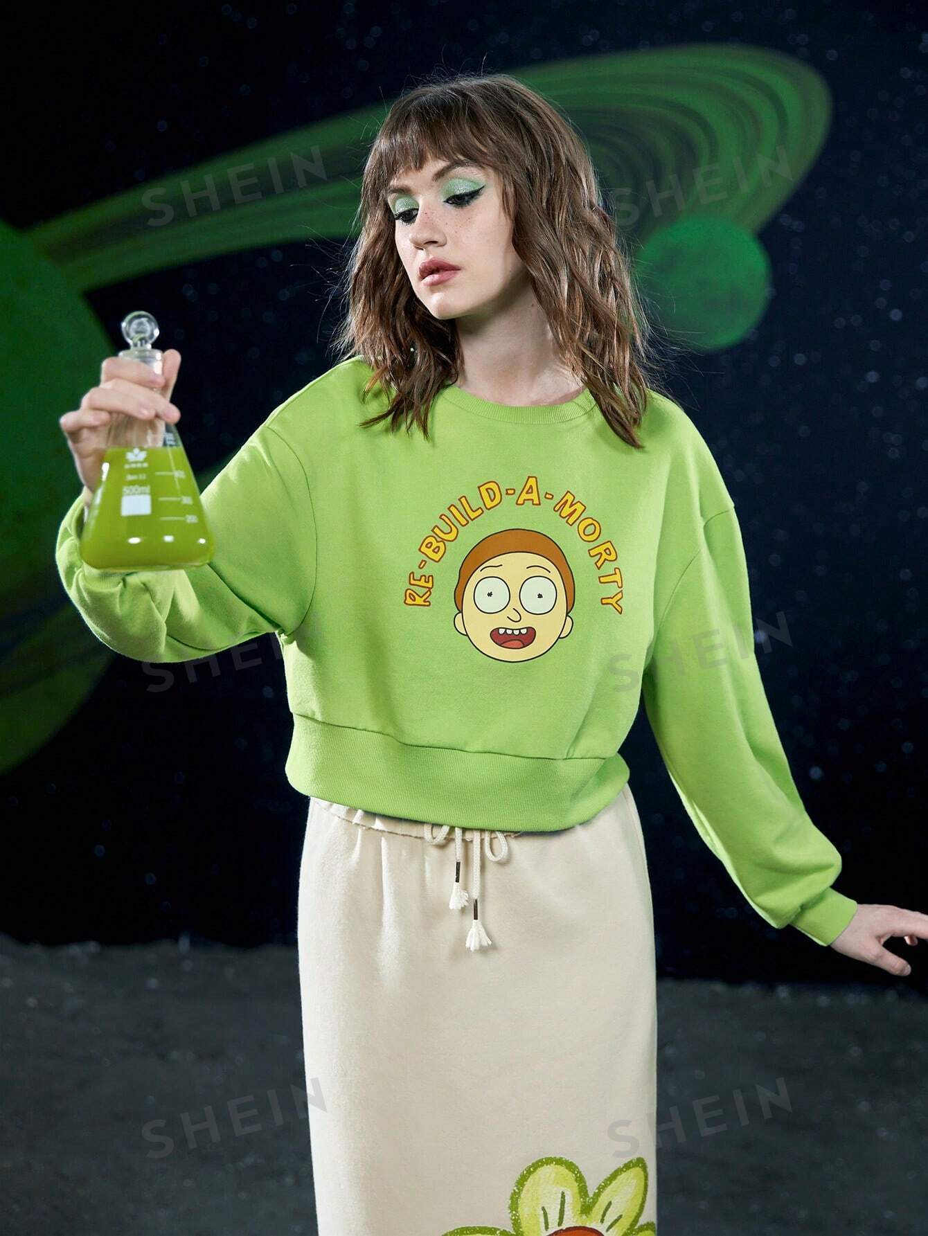 Толстовка с заниженными плечами и графическим логотипом SHEIN, зеленый набор стаканов rick and morty rick s gym 2 pack