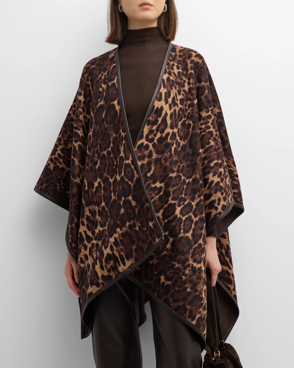 

Двусторонняя накидка Jaguar из кашемира и кожи Sofia Cashmere, цвет Leopard