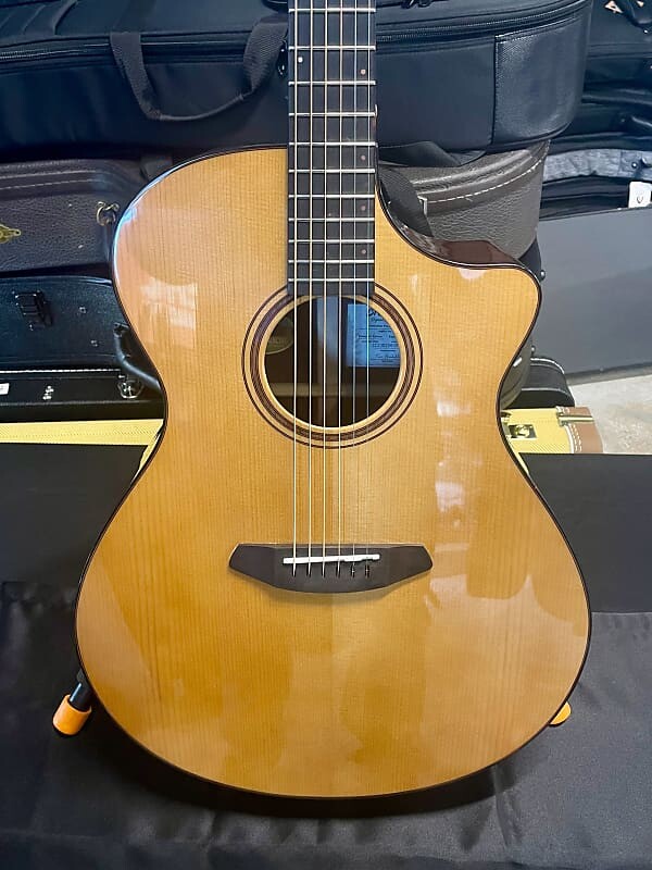 

Акустическая гитара Breedlove Performer Pro Concerto CE Rosewood - Aged Toner