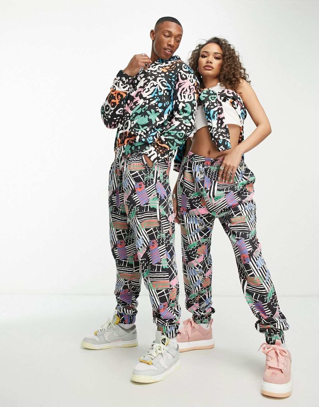 

Джоггеры унисекс с разноцветным графическим принтом ASOS MADE IN KENYA
