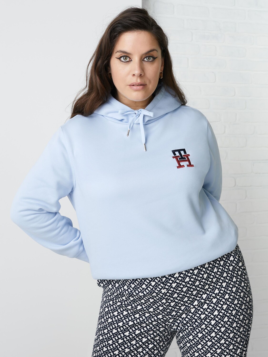 

Толстовка с вышивкой Tommy Hilfiger Curve, свежий синий