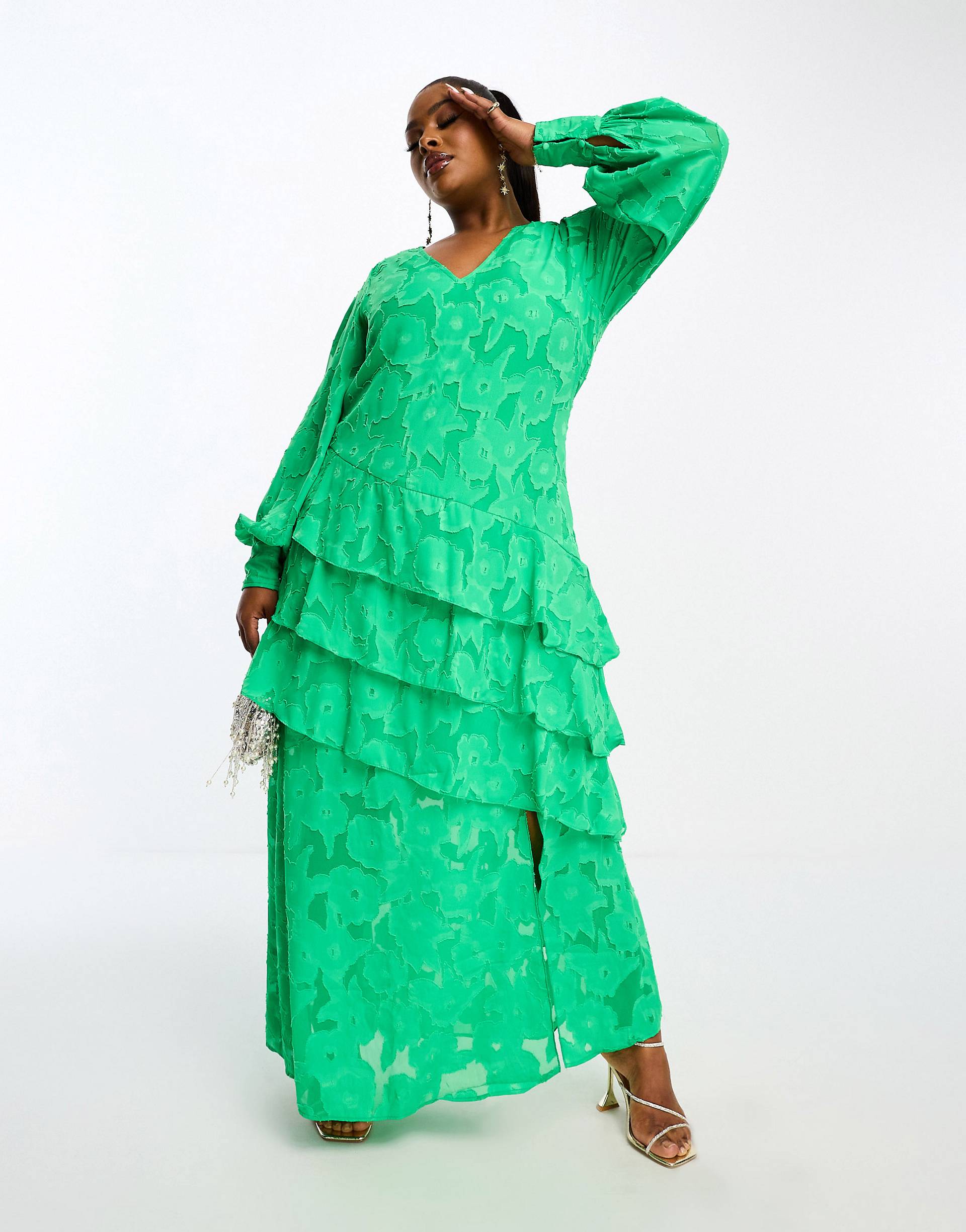 Зеленое асимметричное жаккардовое платье макси с оборками Pretty Lavish Curve