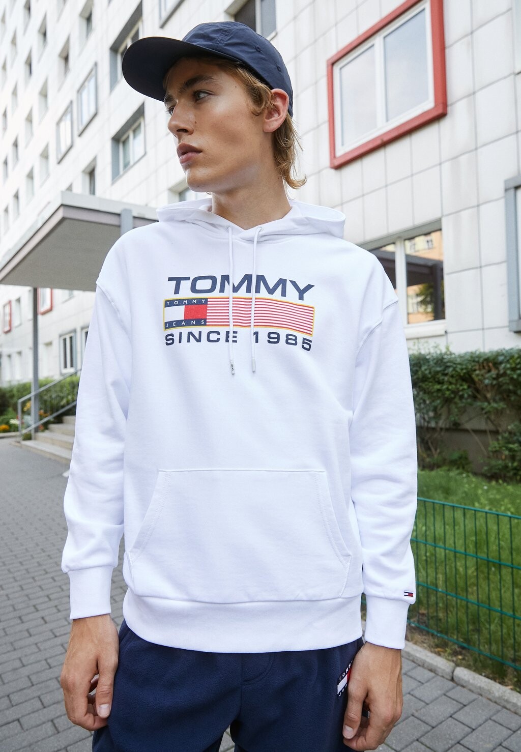 

Толстовка ATHLETIC LOGO HOODIE Tommy Jeans, белый