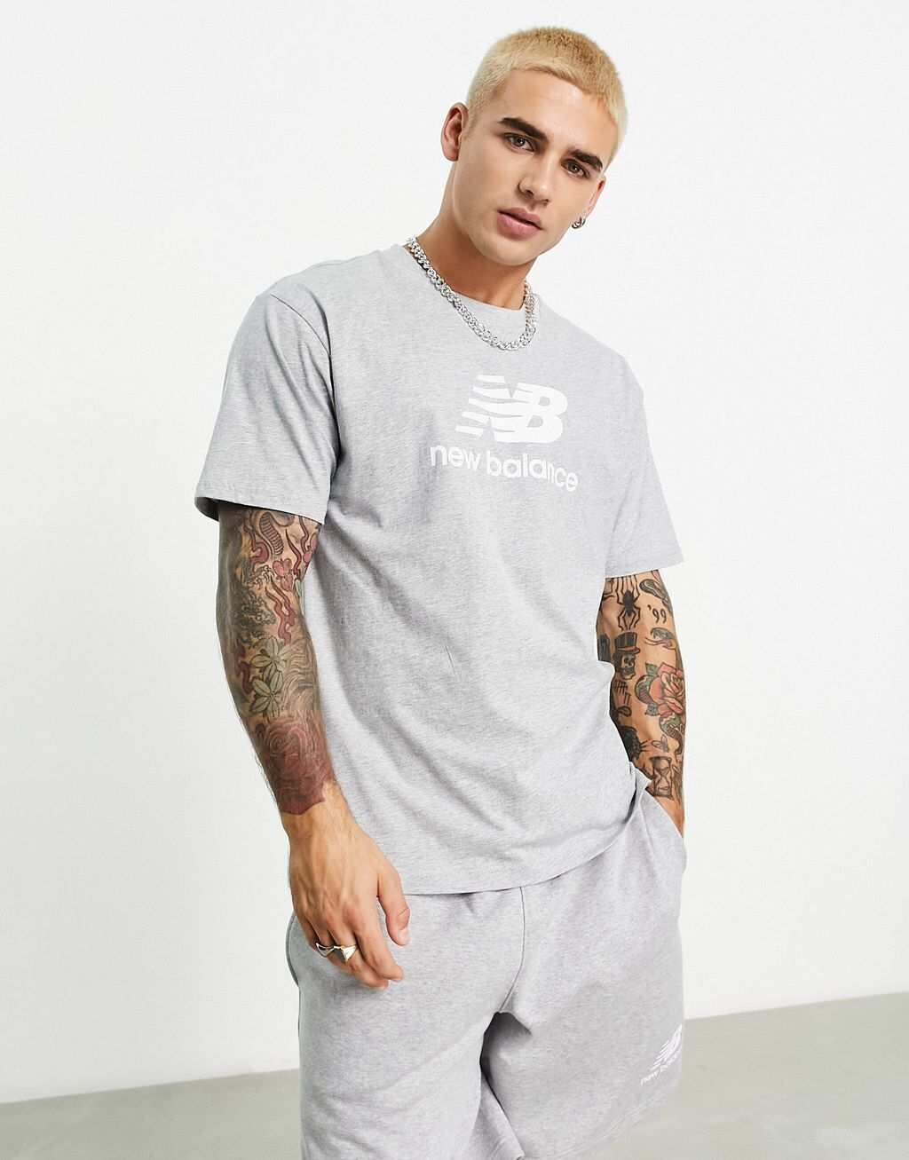 

Серая футболка с логотипом New Balance Essentials, Серый