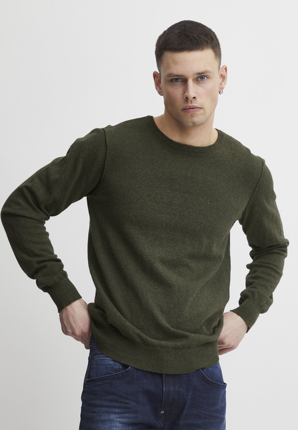 цена Вязаный свитер BHNOLEN Blend, цвет deep depths