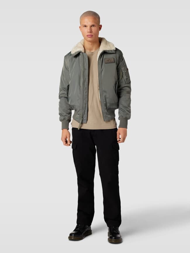 

Бомбер с нашивкой-лейблом Alpha Industries, оливково-зеленый