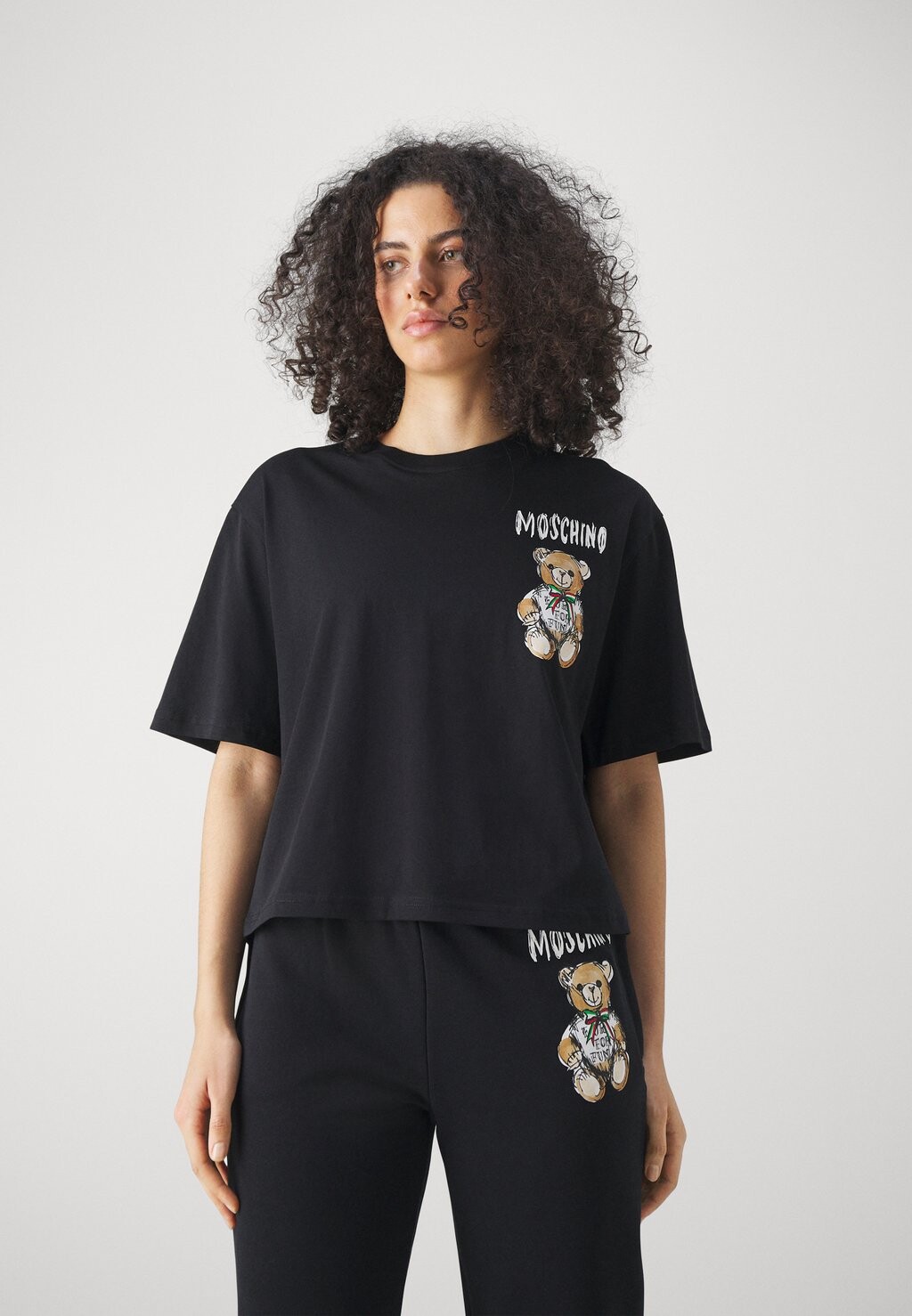 

Футболка с принтом MOSCHINO, фантазийный черный