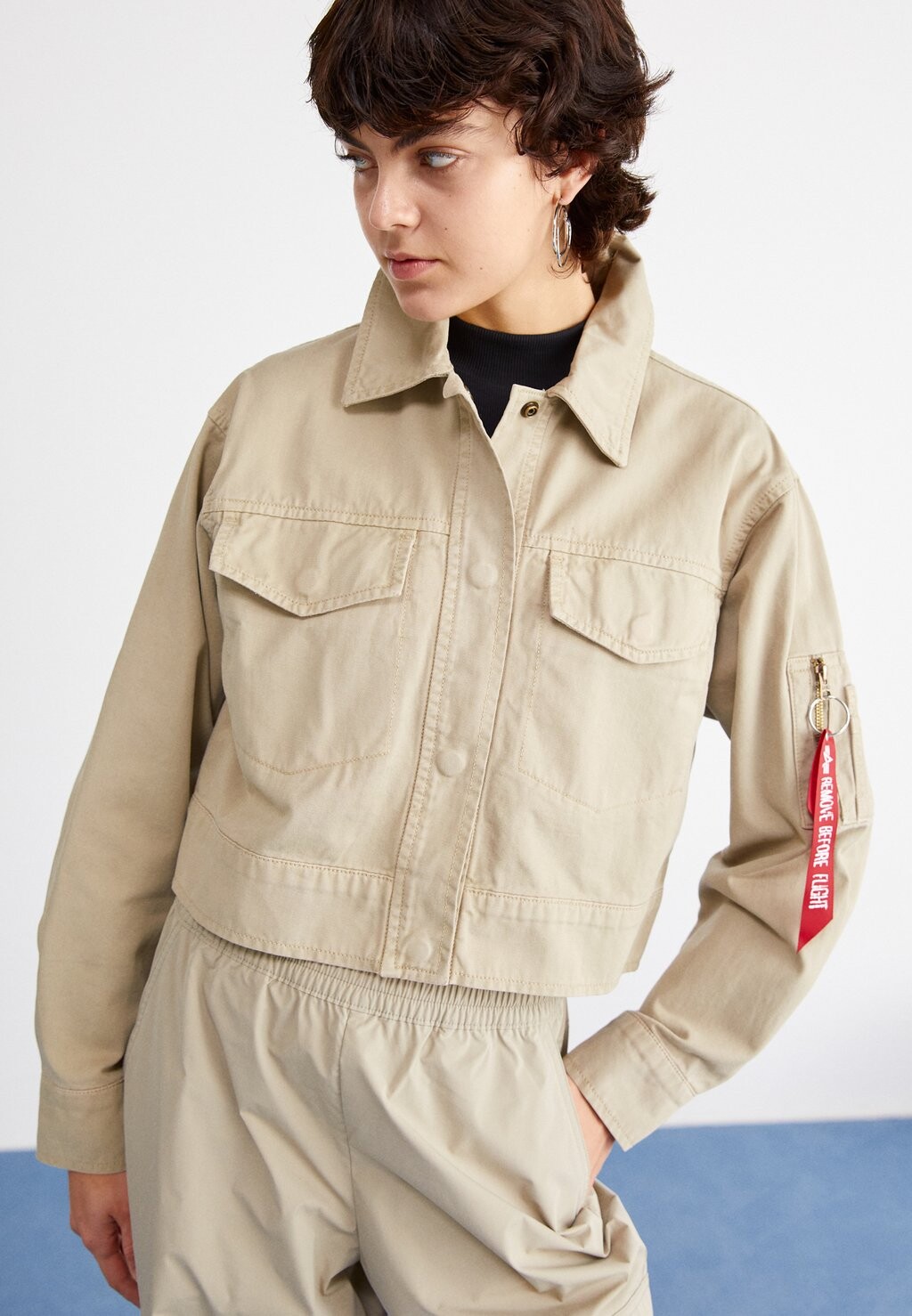 

Куртка летняя DECK JACKET CROPPED Alpha Industries, песок