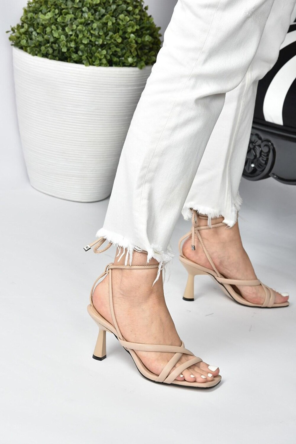 

Женские туфли на каблуке со шнуровкой по щиколотку K404070209 Fox Shoes