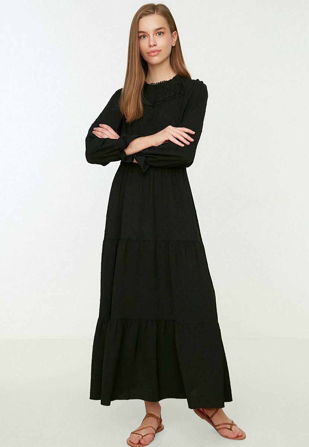 

Длинное платье Trendyol Modest, черный