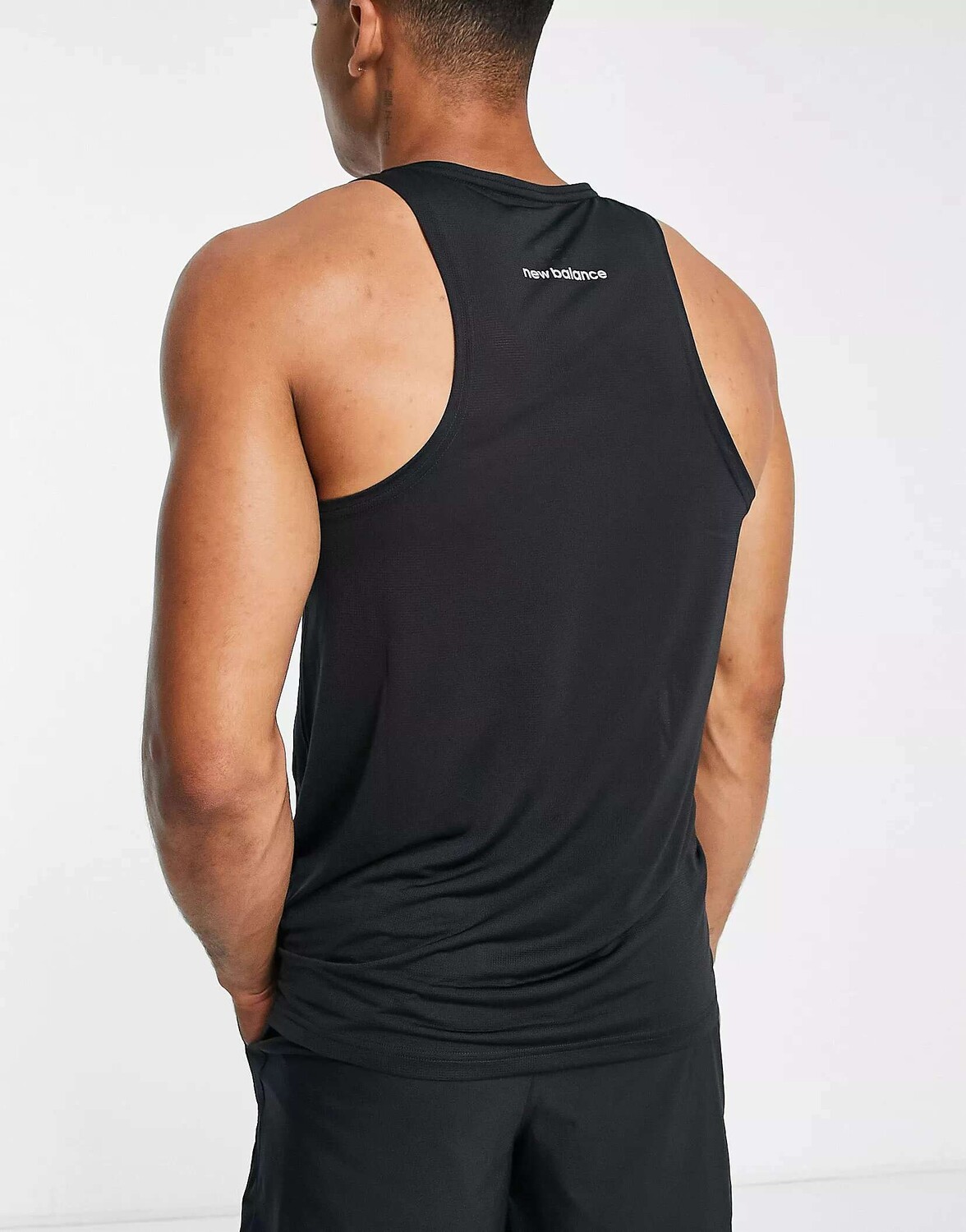 

Черная майка New Balance Accelerate