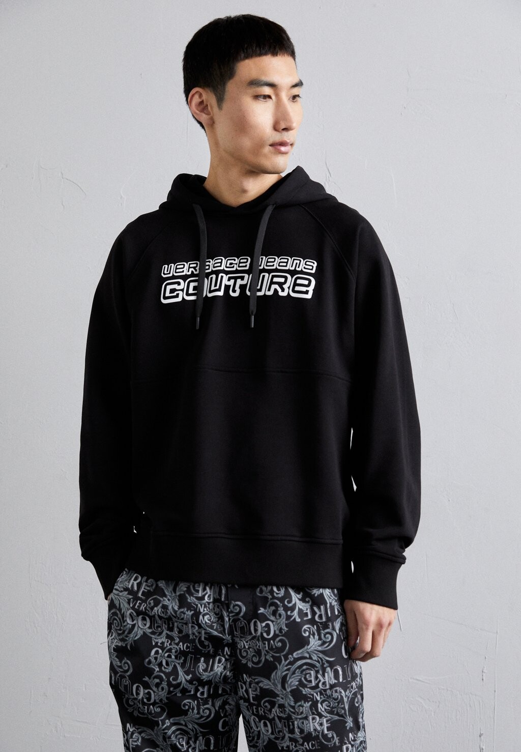 

Толстовка LOGO GUMMY Versace Jeans Couture, черный