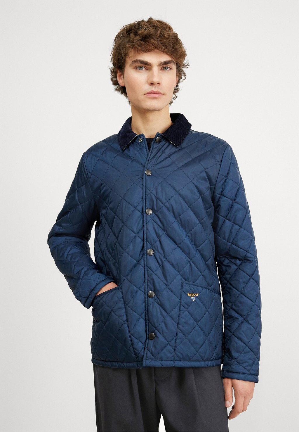 Легкая куртка CRESTED HERRON QUILT Barbour, цвет navy/summer ivy