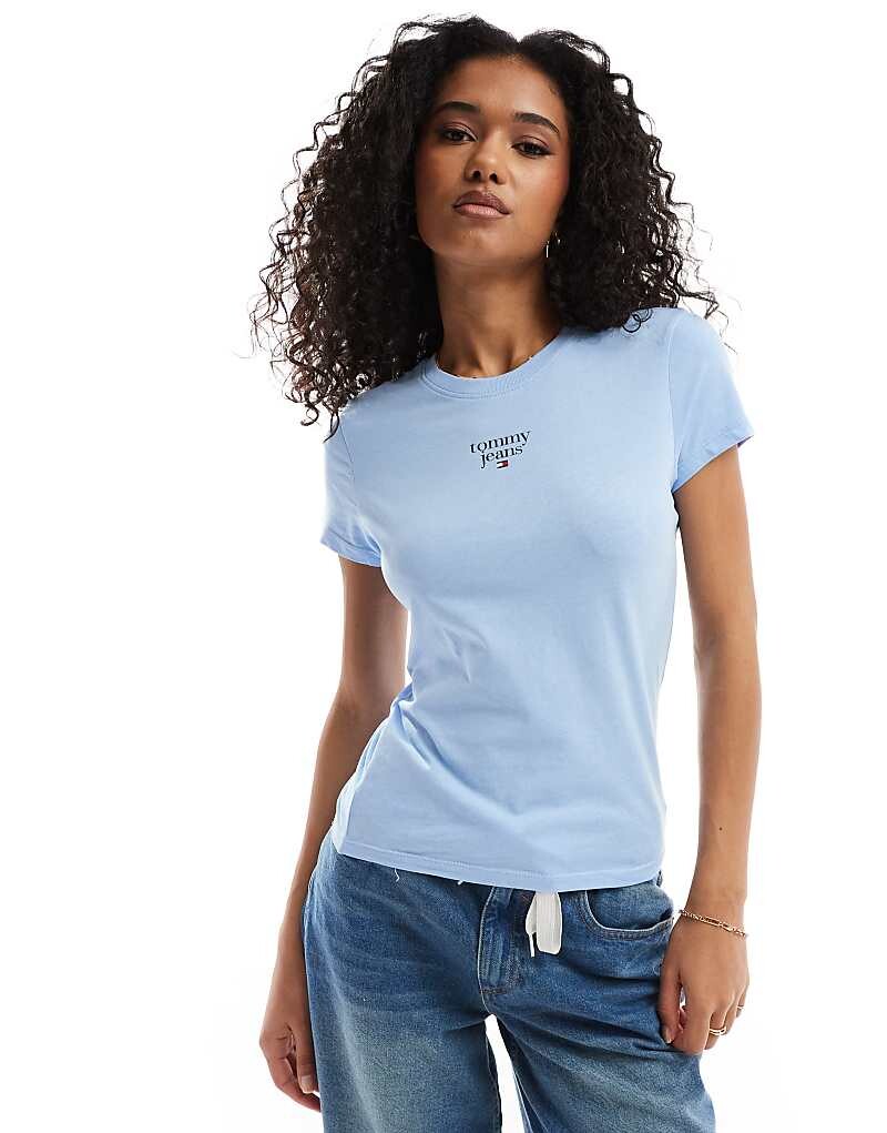 

Голубая приталенная футболка с логотипом Tommy Jeans Essential