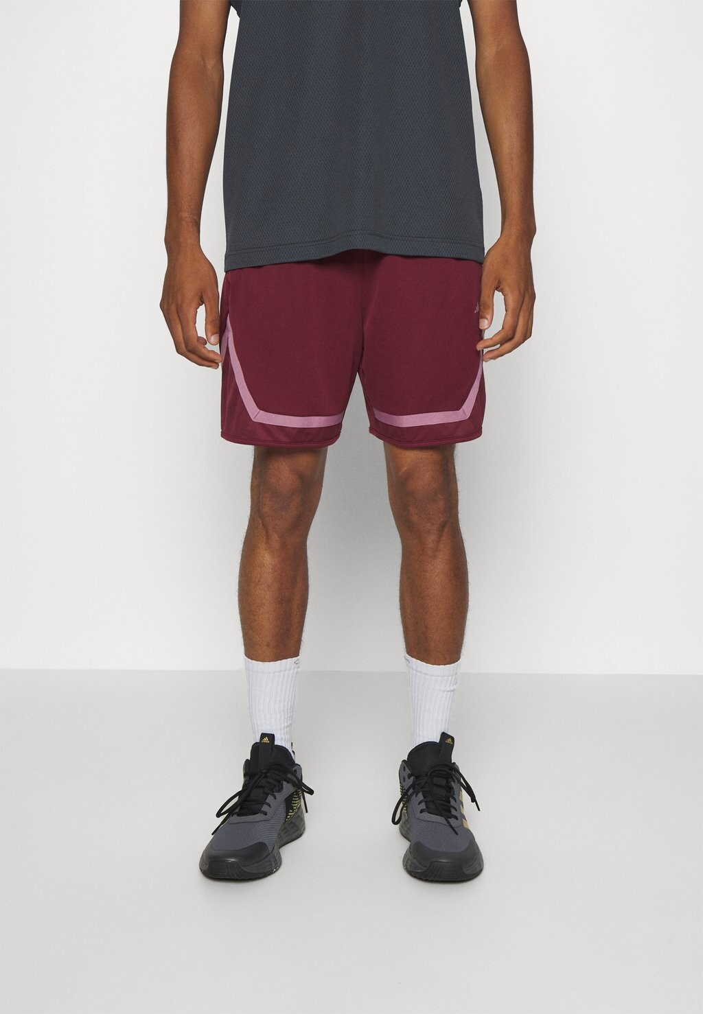

Спортивные шорты Pro Block Sports Adidas, цвет shadow red