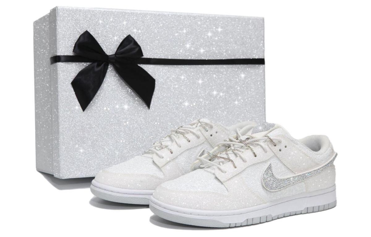 

Женские кроссовки для скейтбординга Nike Dunk, White