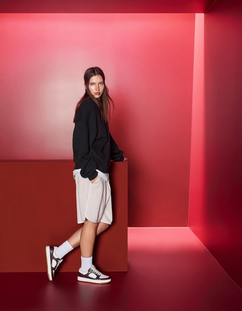 

Толстовка оверсайз с боковыми карманами Bershka, фиолетовый