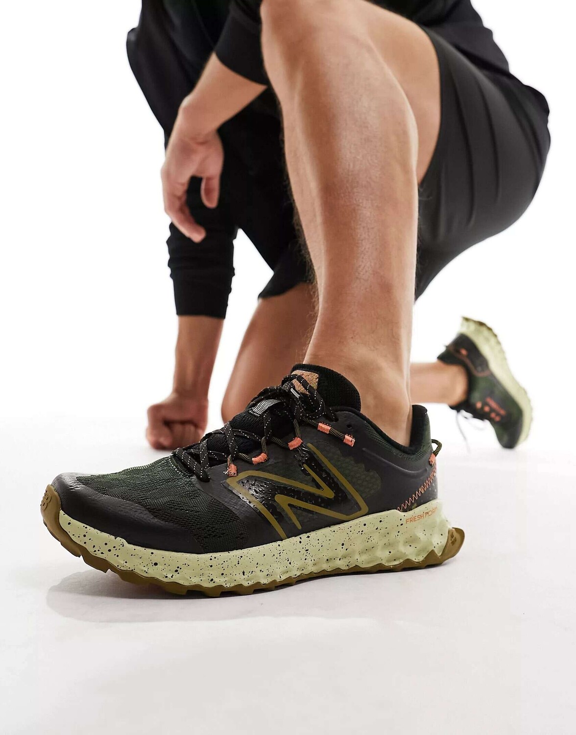 

Черные кроссовки New Balance Fresh Foam Garoe