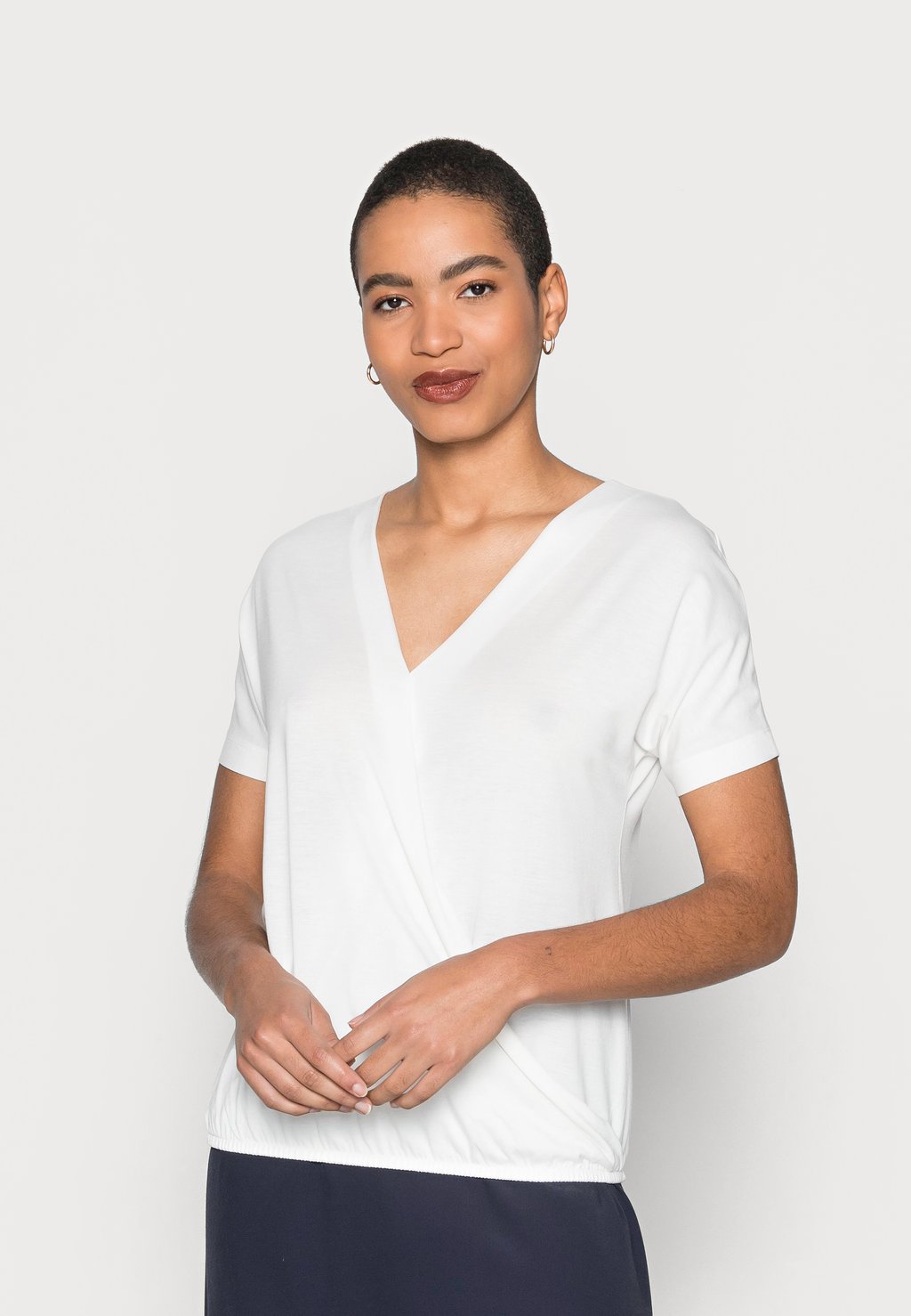 Базовая футболка Esprit юбка esprit базовая 42 размер