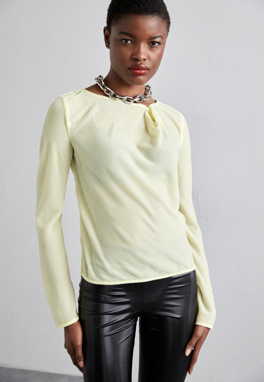 

Футболка с длинным рукавом Orb Pleat 032c, цвет plastic yellow