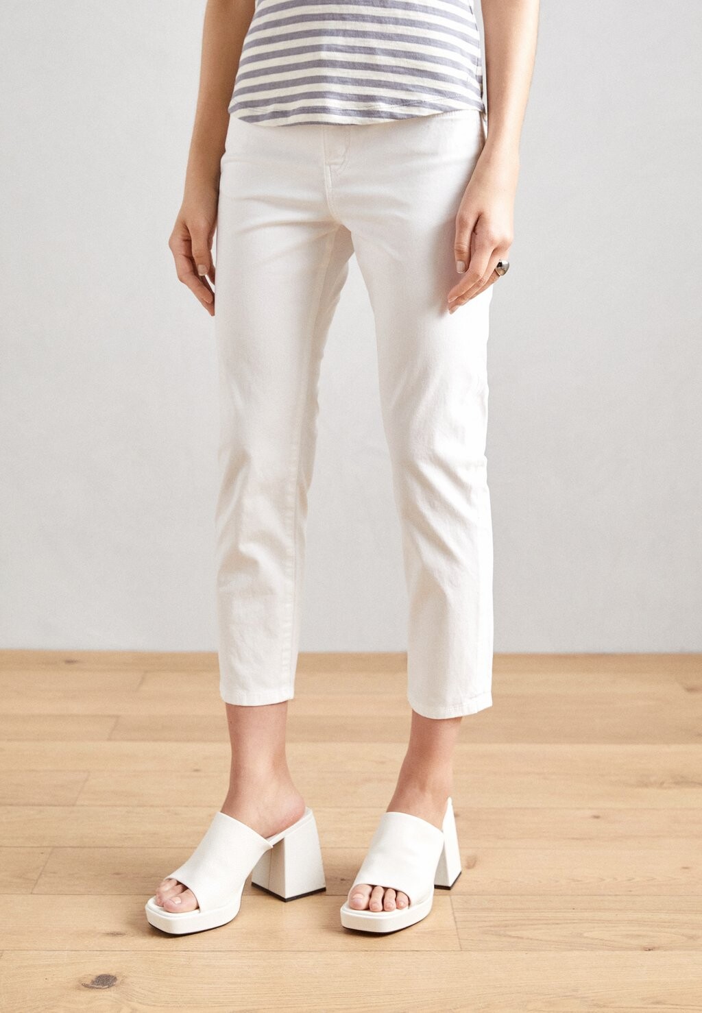 

Брюки 5 POCKET CAPRI Esprit, цвет white