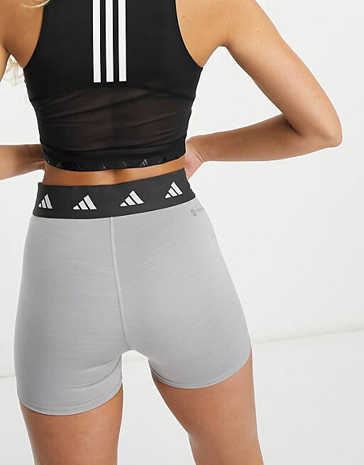 

Серые шорты-леггинсы adidas Training Techfit 3 дюйма