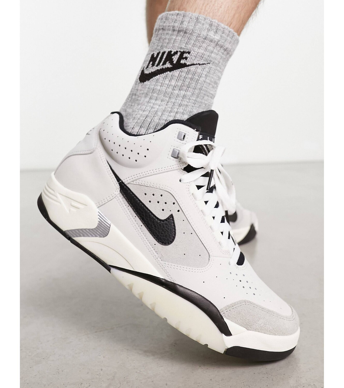 

Серые кроссовки Nike Air Flight Mid