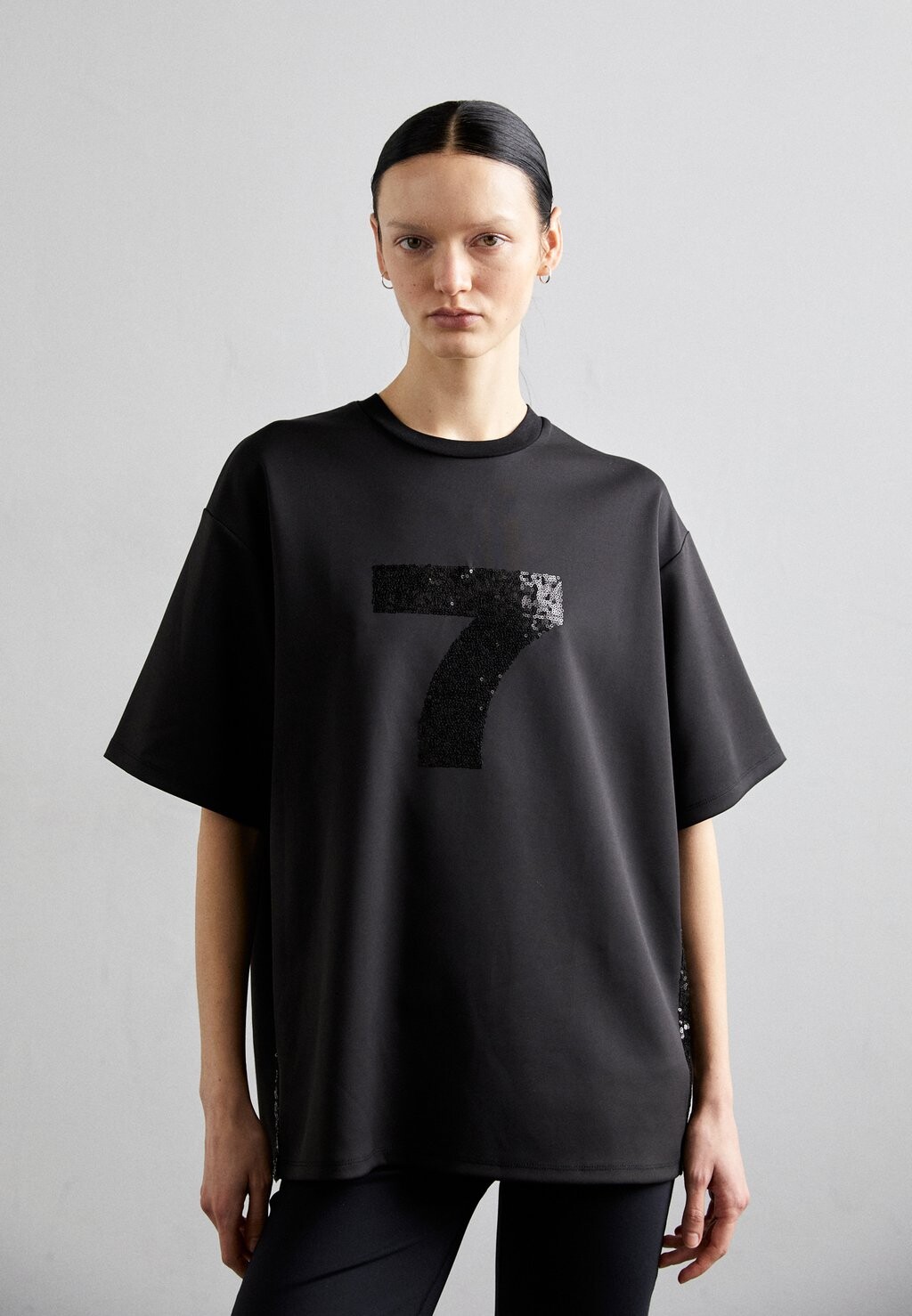 

Футболка с принтом SEQUINNED BASKET TEE 7 DAYS Active, цвет black