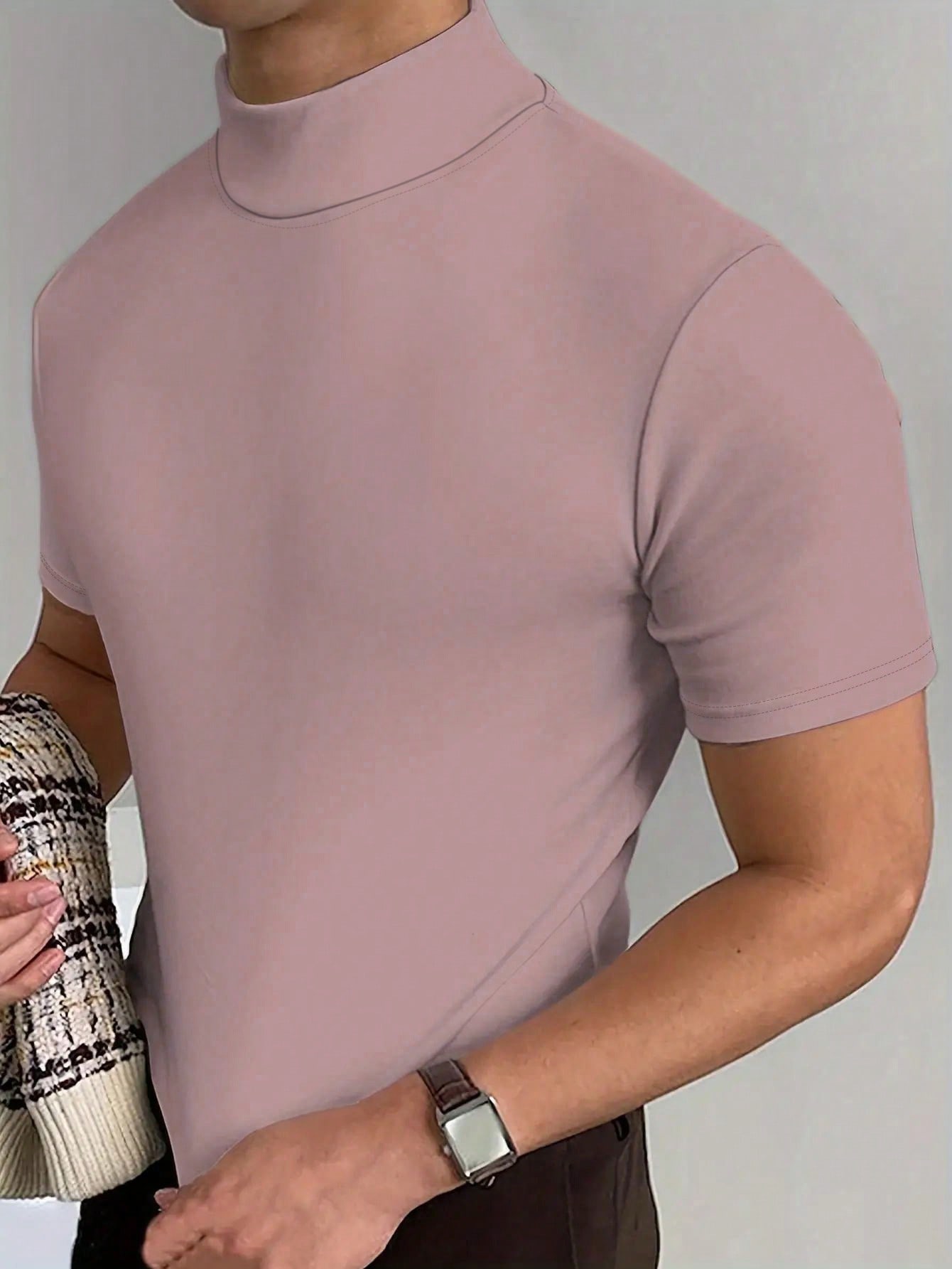Мужская однотонная футболка с воротником-стойкой и коротким рукавом, пыльный розовый куртка мужская приталенная однотонная с воротником стойкой 2022