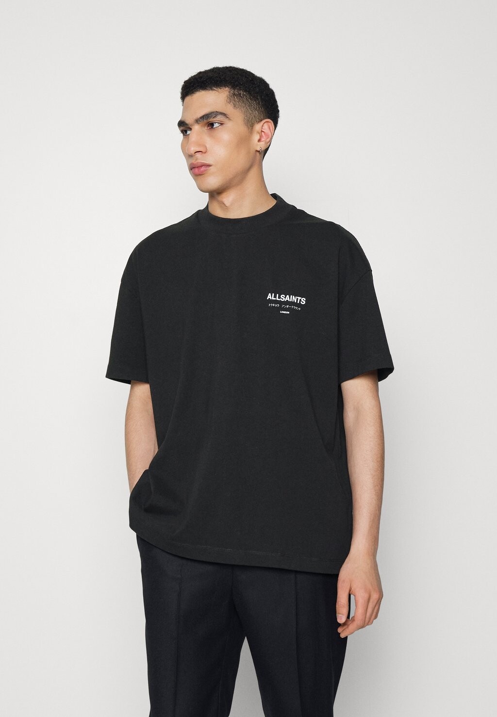 

Футболка с принтом AllSaints, черный