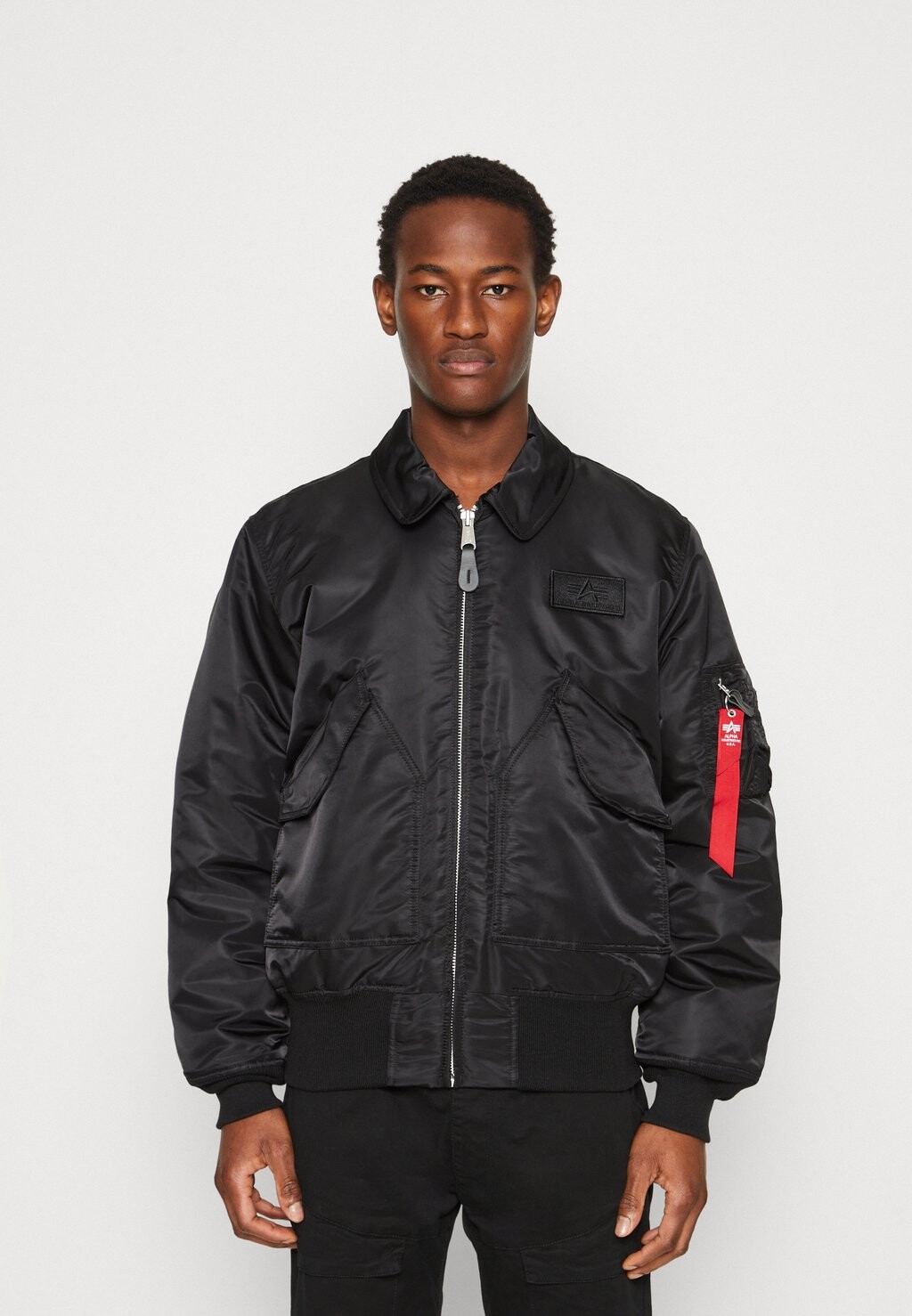 

Бомбер Alpha Industries