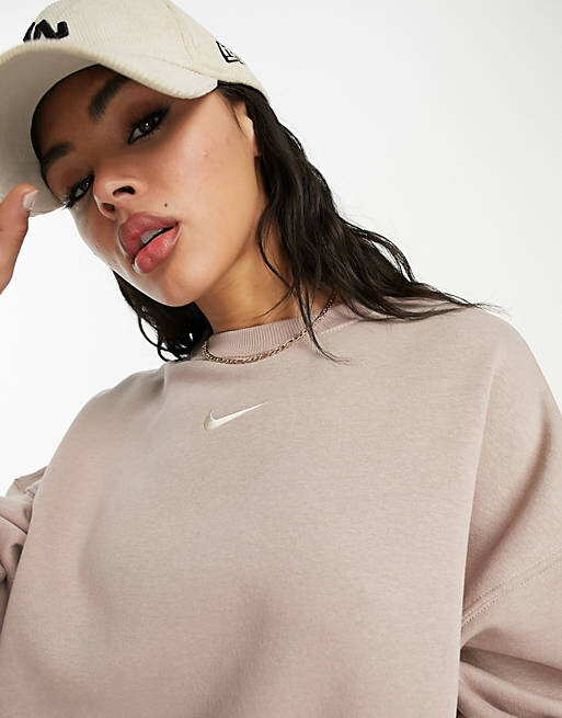 

Серо-коричневый укороченный свитшот большого размера Nike Mini Swoosh