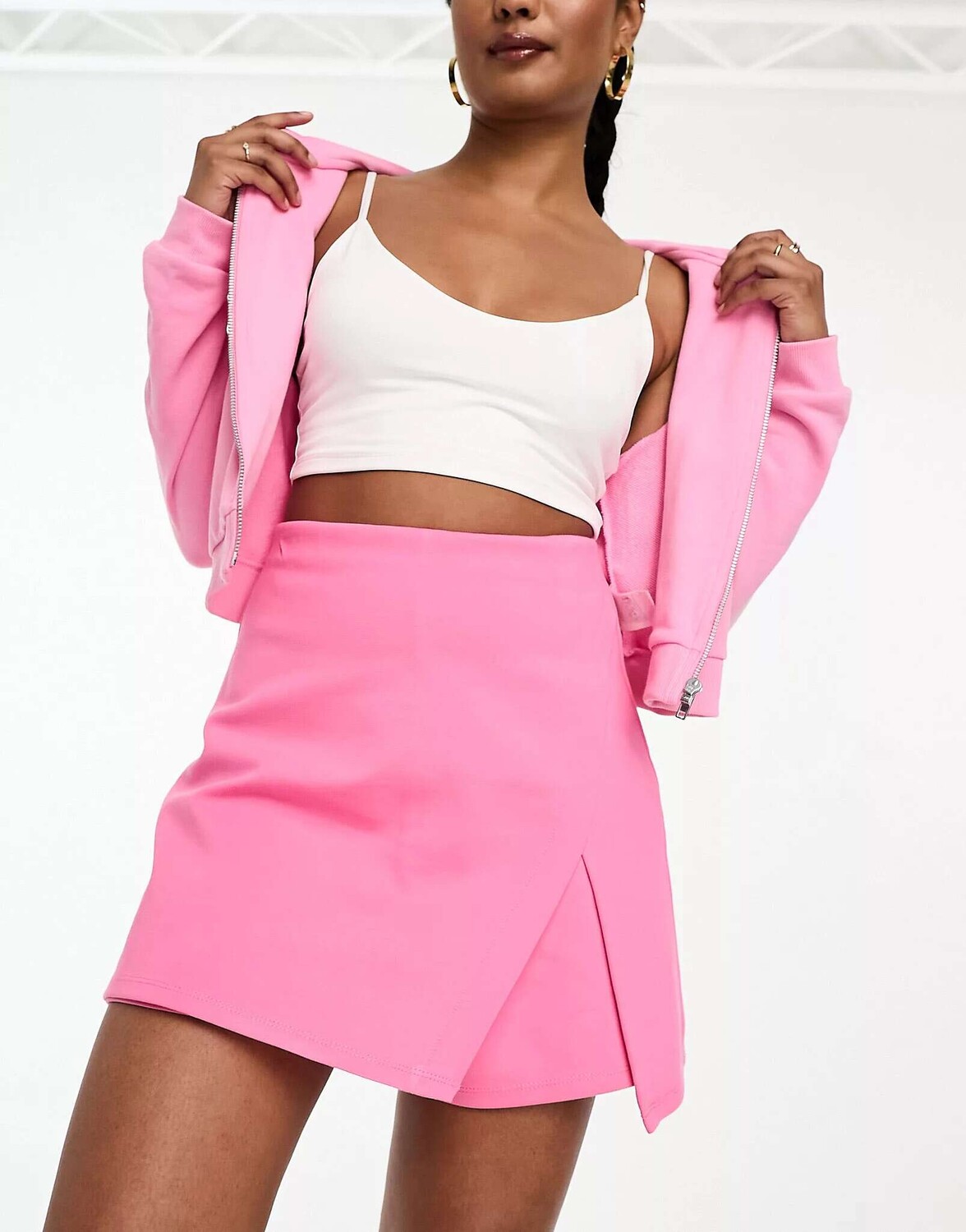 

Розовая юбка с разрезом спереди ASOS