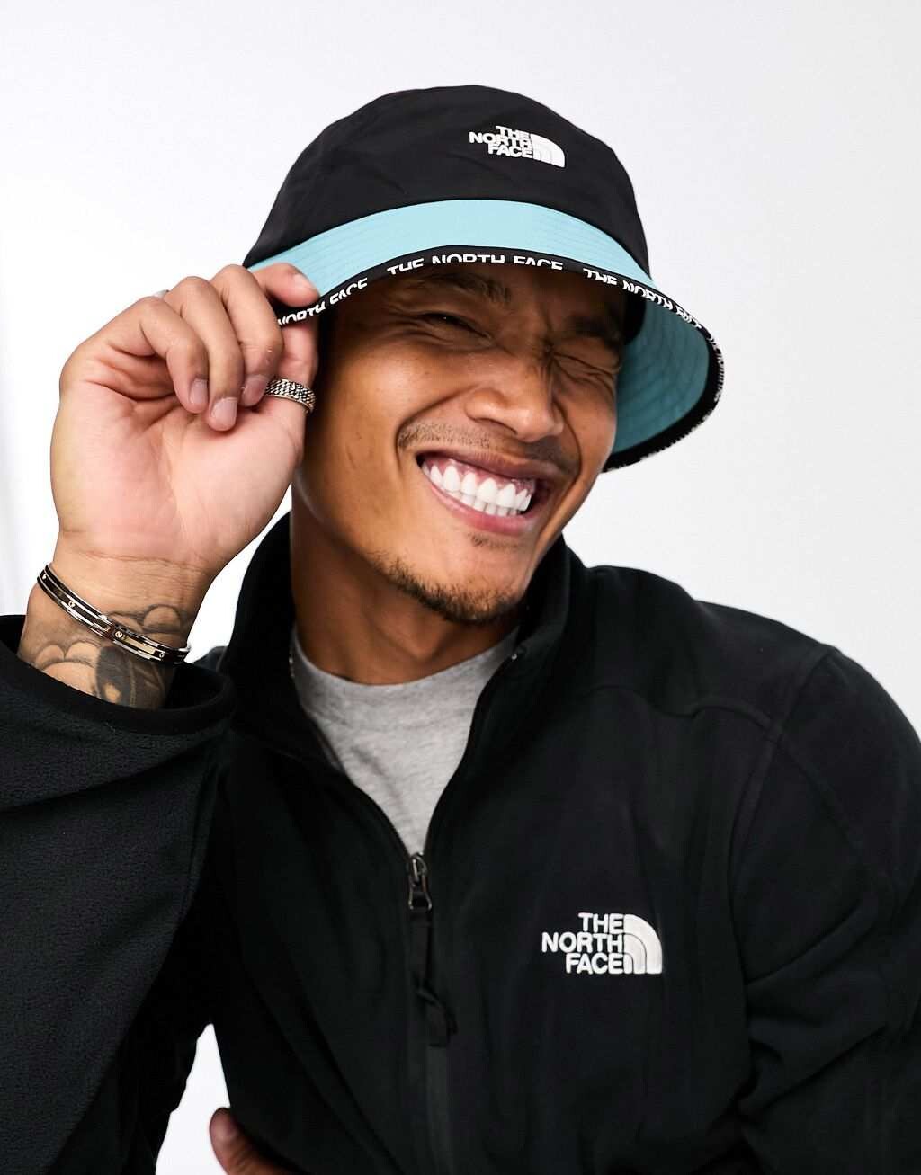 

Черно-синяя панама The North Face Cypress