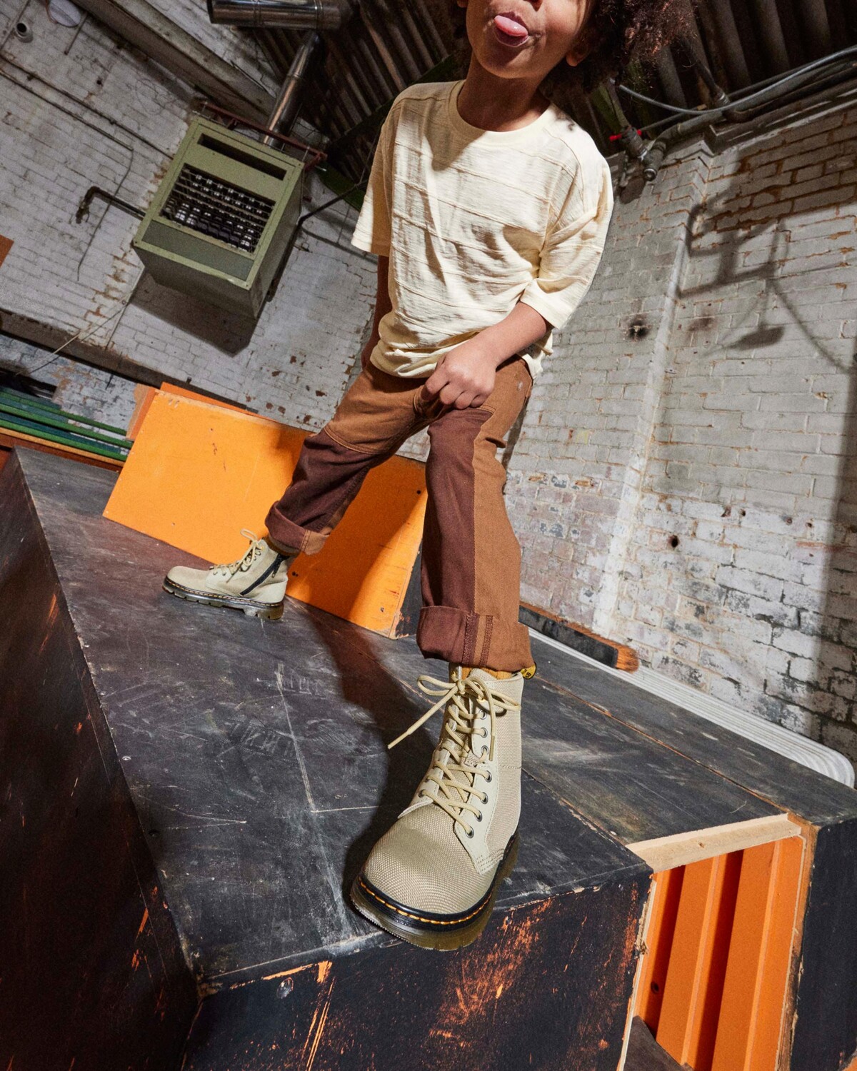 

Повседневные ботинки Junior Combs Extra Tough Poly из полиэстера Dr. Martens